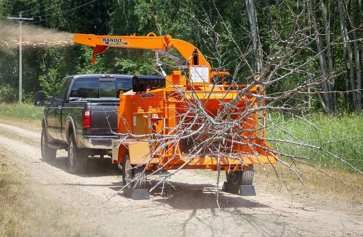 200XP TOWABLE DISC STYLE HAND-FED CHIPPER